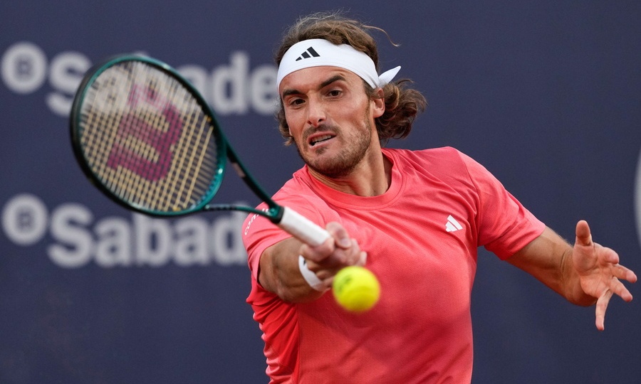 Στέφανος Τσιτσιπάς: Στα προημιτελικά του Barcelona Open – Άντεξε στην πίεση του Μπαένα