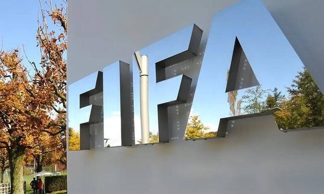 FIFA: Έτσι θα «δείχνουν» οι διαιτητές τα ρατσιστικά περιστατικά