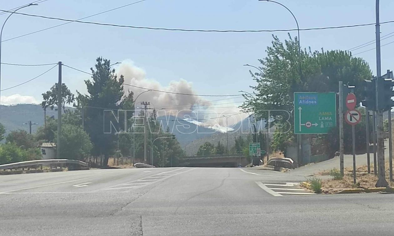 Μεγάλη φωτιά στο Κατσιμίδι Πάρνηθας