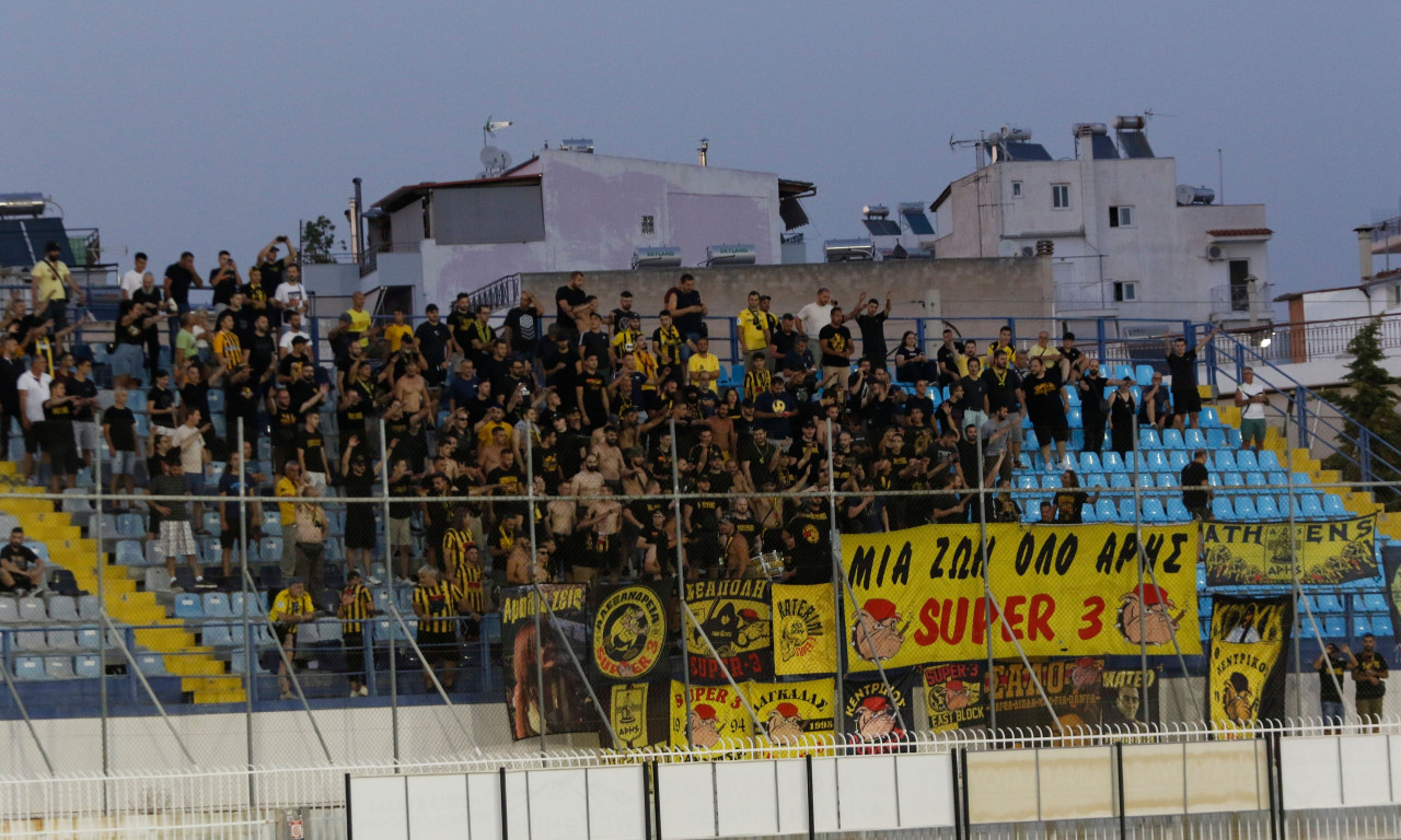 Super League: «Καμπάνα» μιας αγωνιστικής στον Άρη – Οπαδός του πέταξε κάθισμα στον αγωνιστικό χώρο