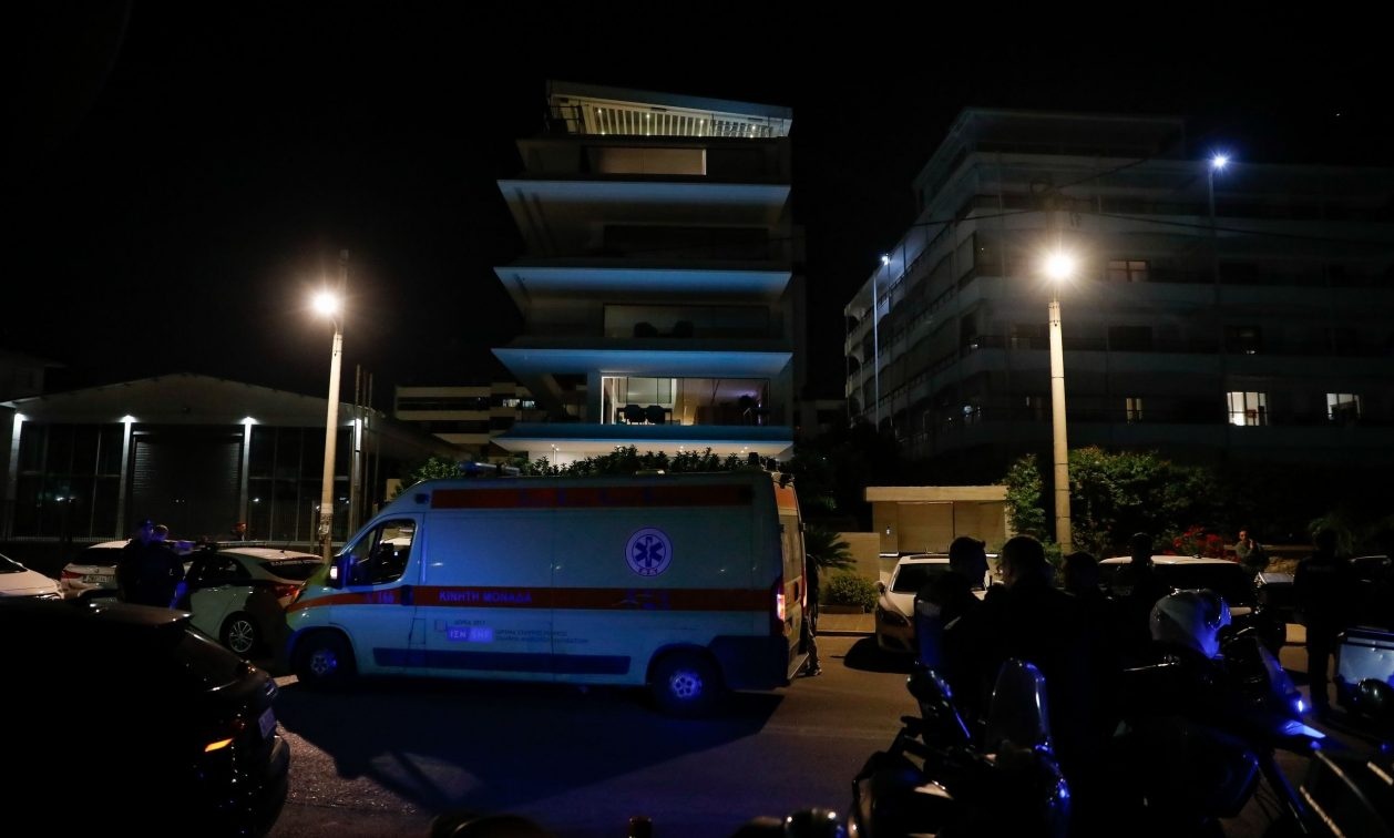Αρκετές ώρες νεκρός ο Μπάλντοκ – Τραγικές φιγούρες οι συμπαίκτες του έξω από το σπίτι