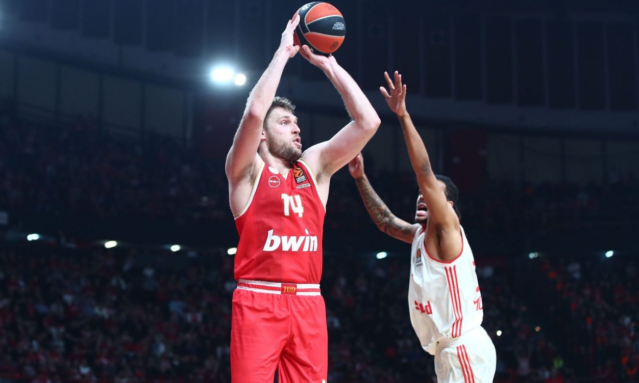 Euroleague: Έβγαλε... 45άρι ο Βεζένκοφ στον "περίπατο" του Ολυμπιακού
