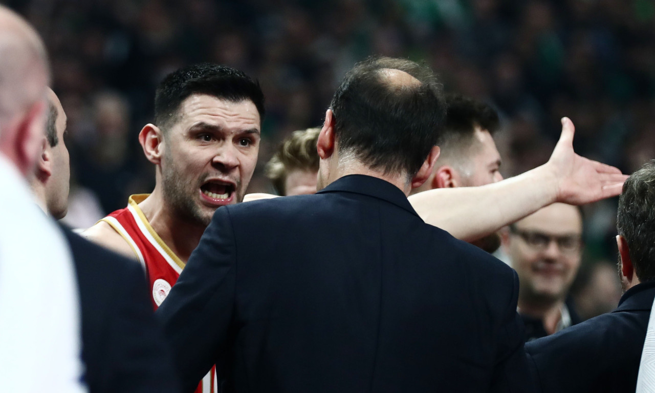 Παναθηναϊκός Aktor - Ολυμπιακός: Άγριος καυγάς Μπαρτζώκα με Παπανικολάου