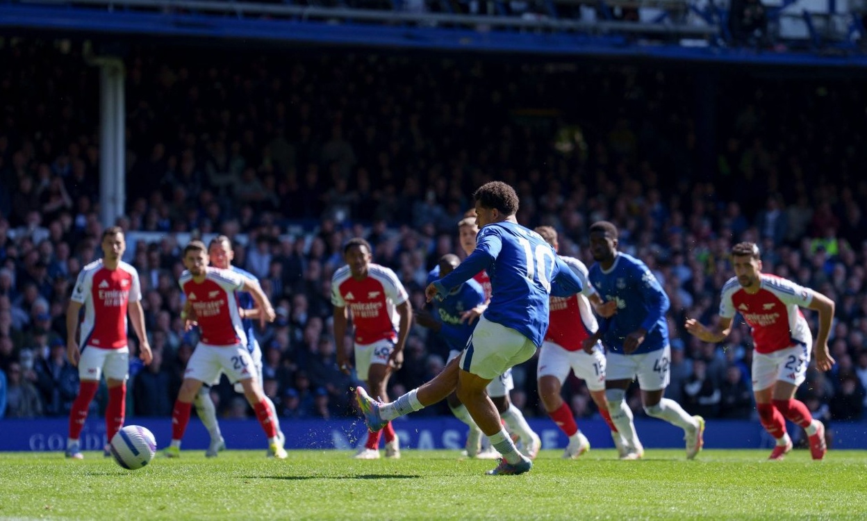 Premier League: Νέα γκέλα η Άρσεναλ, τυπική διαδικασία η στέψη για τη Λίβερπουλ