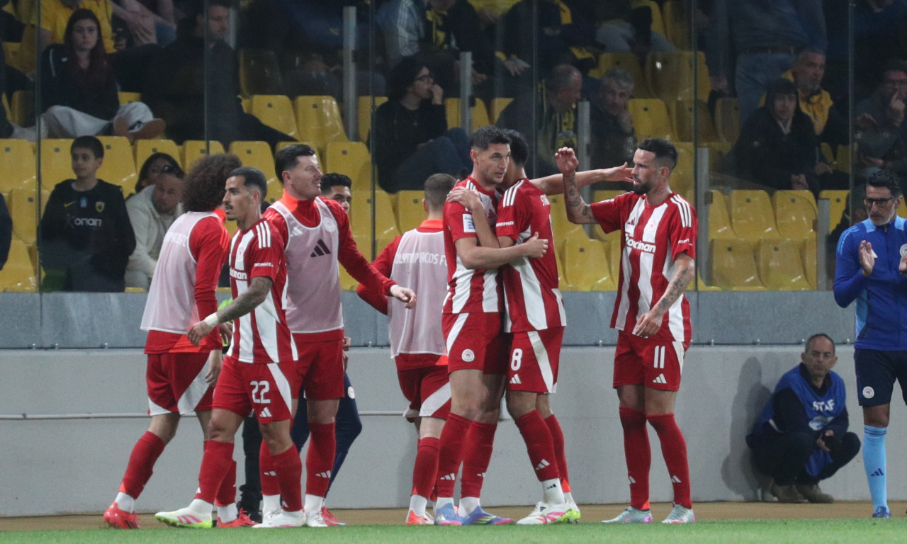 ΑΕΚ – Ολυμπιακός 0-2: Με κυνικότητα τη «βούλιαξε» στην εσωστρέφεια