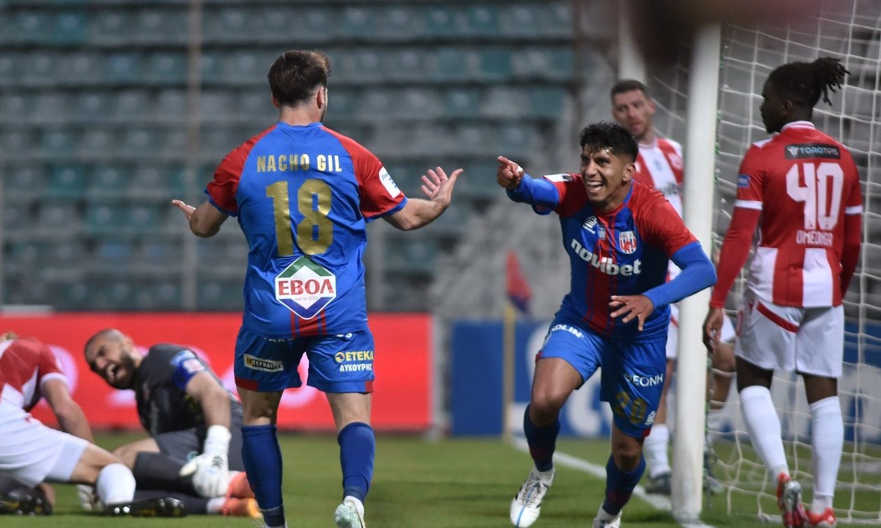 Super League: Tριάρα στον Πανσερραϊκό ο Βόλος και… έριξε τη Λαμία