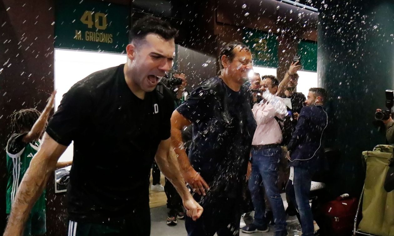 «Δύο ακόμα»! Το μήνυμα Αταμάν για το Άμπου Ντάμπι και το πάρτι στα αποδυτήρια του Παναθηναϊκού