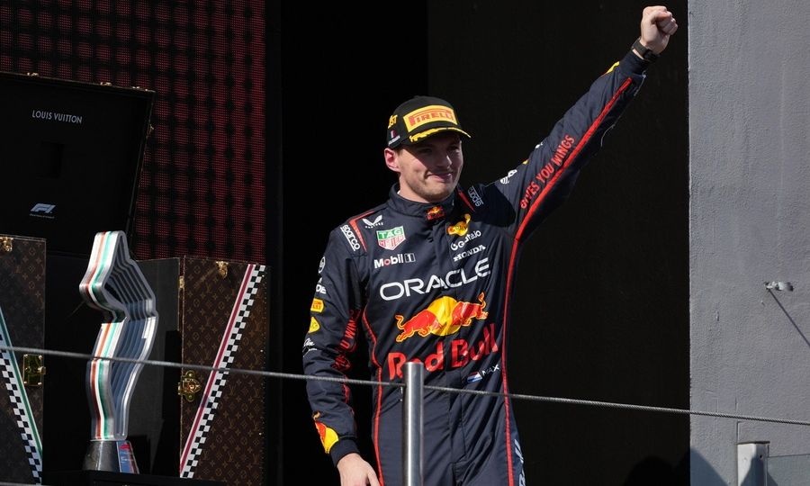 Formula 1: Η αδιανόητη διπλή προσπέραση του Φερστάπεν σε Πιάστρι και Ράσελ - Δείτε βίντεο