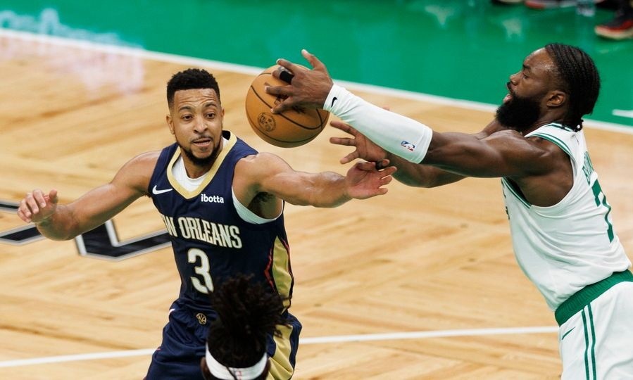 Euroleague Final Four 2025: Ο Σι Τζέι ΜακΚόλουμ στο πλευρό του αδερφού του