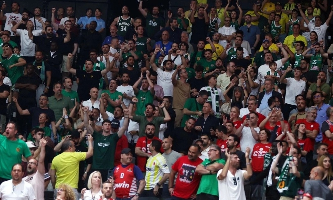 Euroleague Final Four: Συνεχίζεται η απίστευτη ταλαιπωρία της επιστροφής 200 Ελλήνων