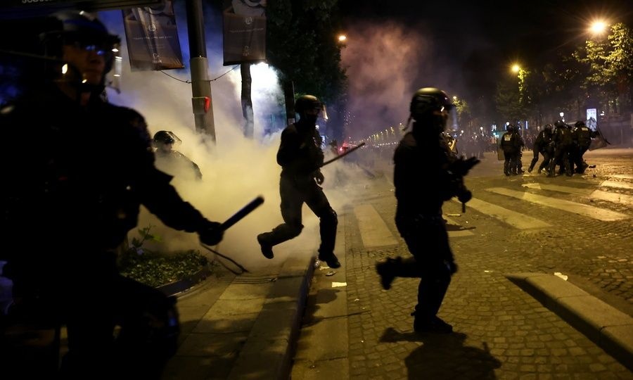 Η γιορτή της Παρί Σεν Ζερμέν βάφτηκε με αίμα: Δύο νεκροί φίλαθλοι, χαροπαλεύει αστυνομικός - Βίντεο