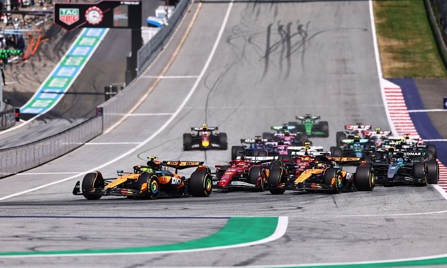 Formula 1: Ατύχημα για τον Φερστάπεν, που εγκατέλειψε στον 1ο γύρο και ξέσπασε - «Είναι ηλίθιοι»