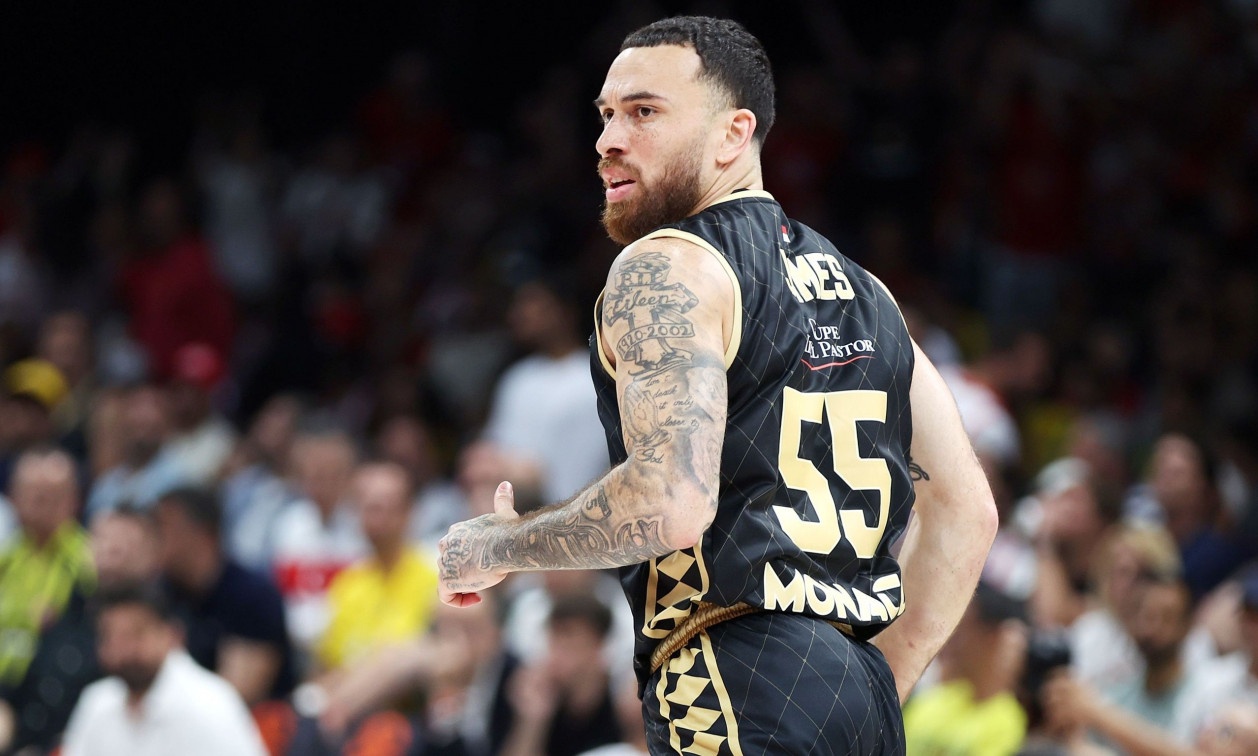 EuroLeague: Παραμένει στη Μονακό ο Μάικ Τζέιμς