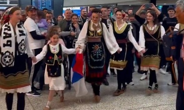 Παρτιζάν: Υποδοχή με παραδοσιακούς χορούς στην Αυστραλία - Δείτε βίντεο