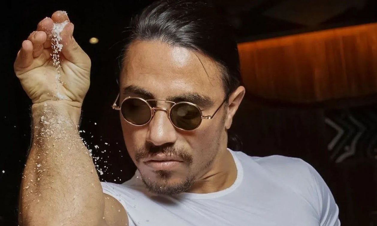 Salt Bae: Καταγγελίες πρώην εργαζόμενων για σεξουαλική παρενόχληση και εργασιακό «μεσαίωνα»