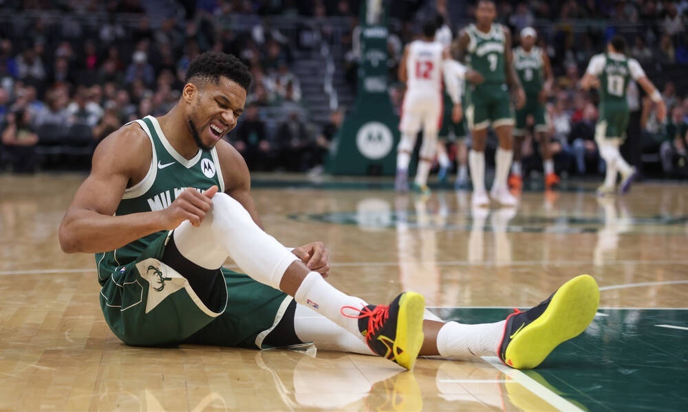 Γιάννης Αντετοκούνμπο: Ο «Greek Freak» κινδυνεύει να μείνει εκτός βραβείων, λόγω του τραυματισμού