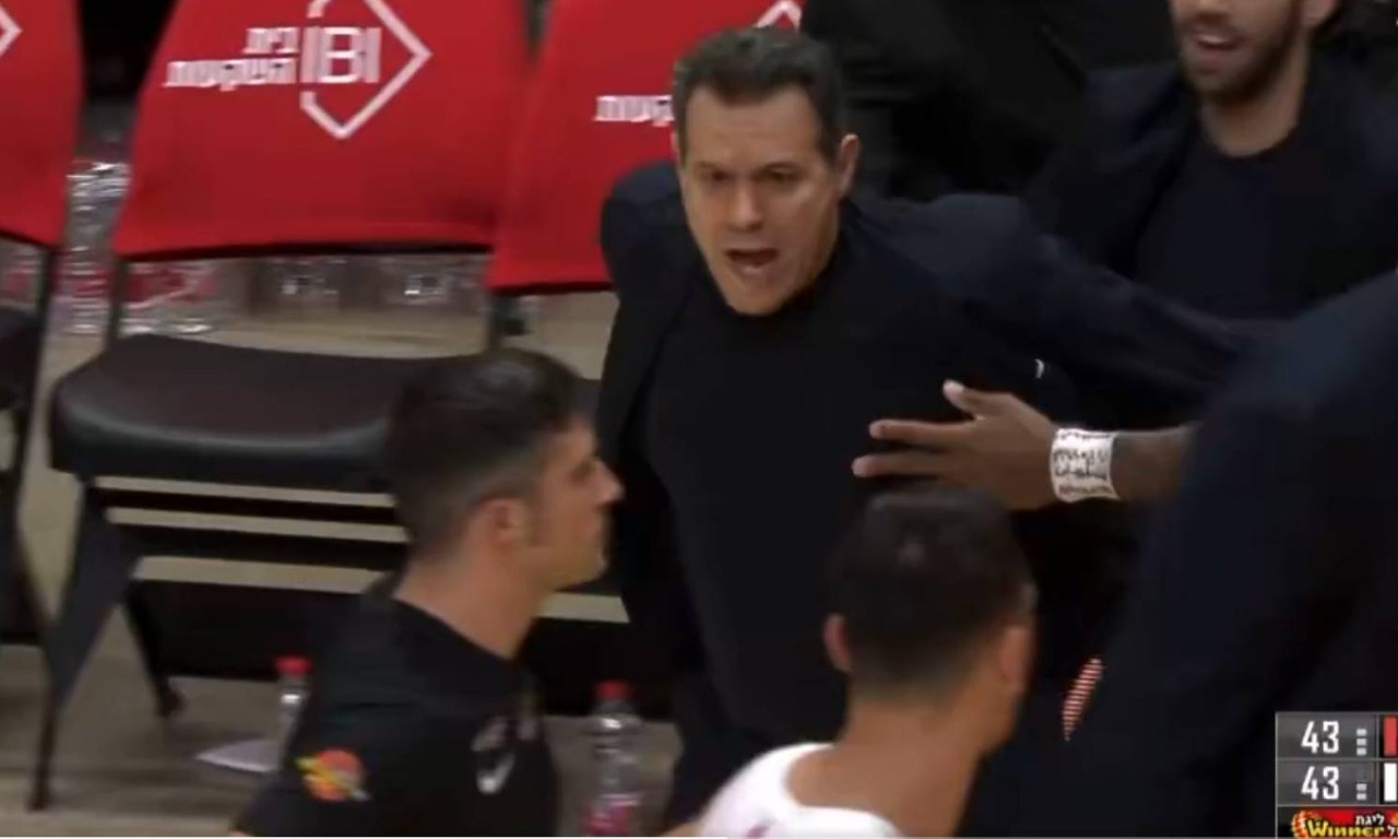 Έκρηξη Ιτούδη στο Ισραήλ: Σφοδρή επίθεση στους διαιτητές - Τον κρατούσαν οι παίκτες του (vid)