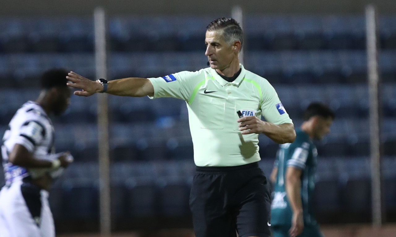 Super League: Μόνο Έλληνες διαιτητές το Σαββατοκύριακο - Ποιοι σφυρίζουν Ολυμπιακό, ΑΕΚ, Παναθηναϊκό