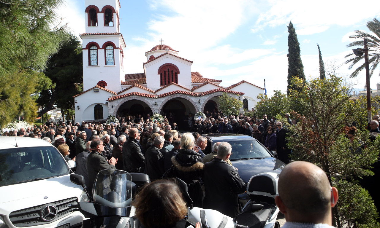 Συγγενείς και φίλοι είπαν το τελευταίο αντίο στον Θανάση Σκουρτόπουλο