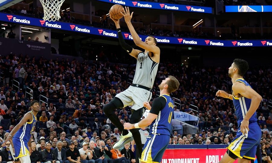 NBA: Οι Σπερς «καθάρισαν» τους Τρέιλ Μπλέιζερς και πέρασαν στα ημιτελικά της Δύσης μετά από 9 χρόνια