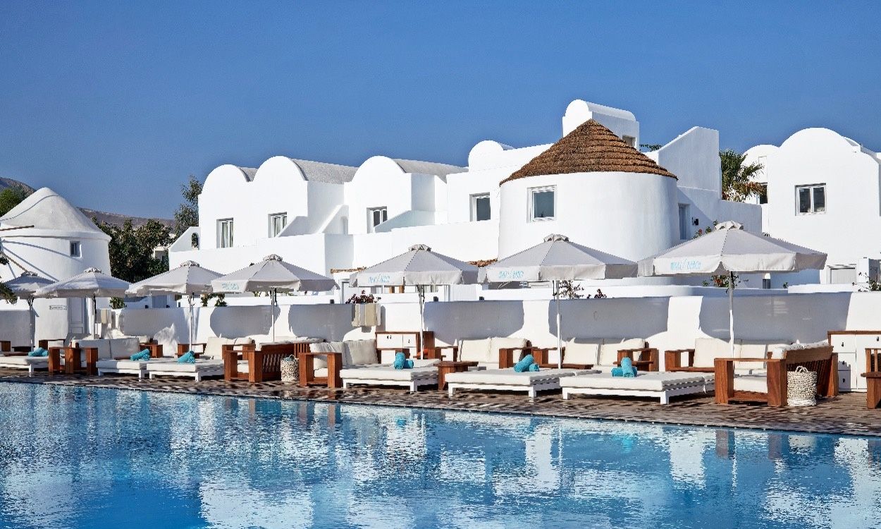 Το πλοίο θα σαλπάρει… για Σαντορίνη: Μπες στον διαγωνισμό για μια μοναδική απόδραση