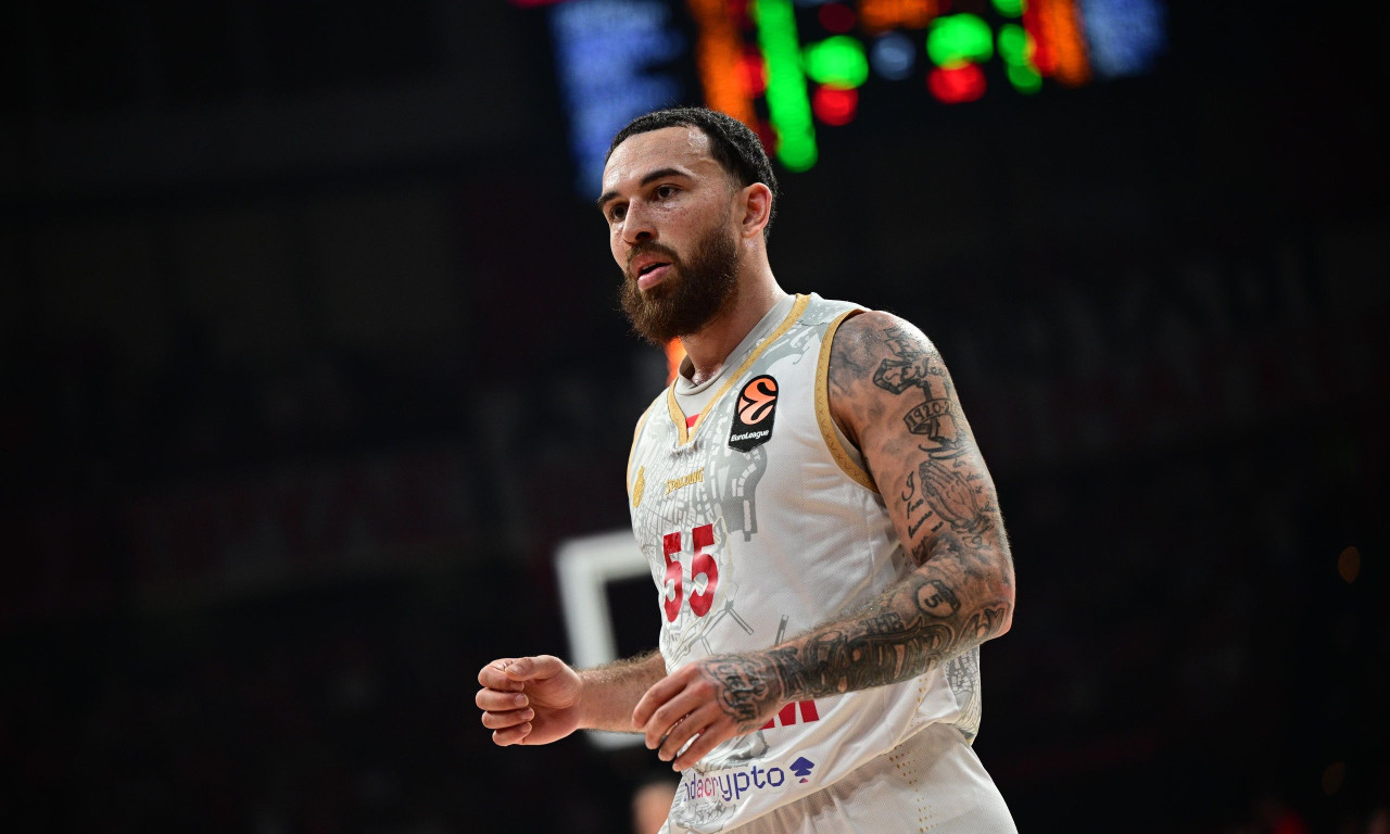 Ολυμπιακός - Μονακό: Αποβλήθηκε έξαλλος ο Τζέιμς - Χειρονομία για… χρήματα στους διαιτητές