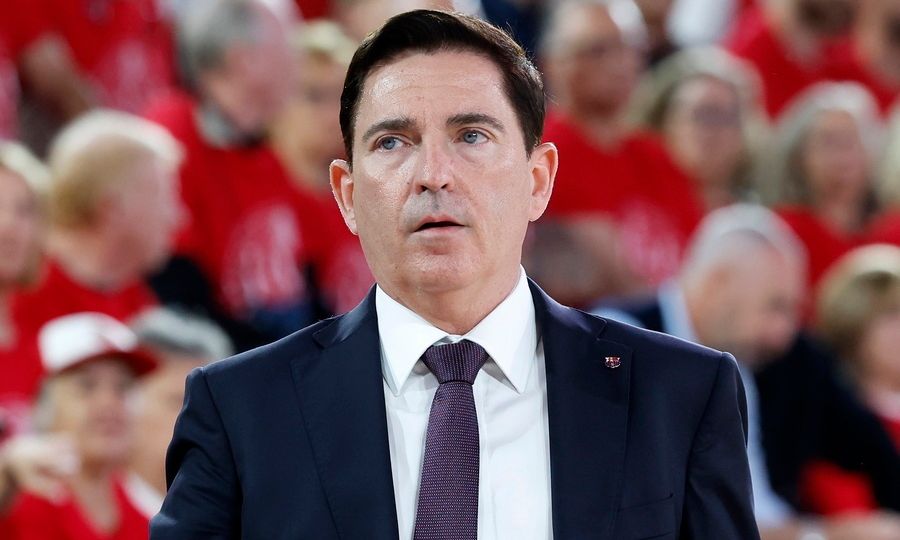 Πήρε θέση για τα σενάρια με Πασκουάλ η Μπαρτσελόνα: «Δεν μιλάμε με άλλον προπονητή»