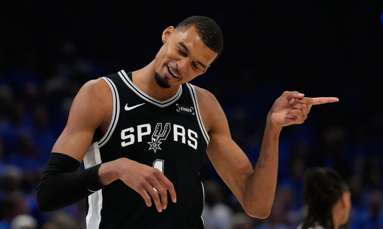 NBA: Η ιστορική εμφάνιση του Βίκτορ Γουεμπανιάμα στο Θάντερ -Σπερς