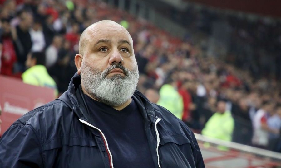 Ολυμπιακός: Ολομέτωπη επίθεση Καραπαπά σε ΕΠΟ και Λανουά - «Το πρωτάθλημα αρχίζει μέσα στο σκοτάδι»