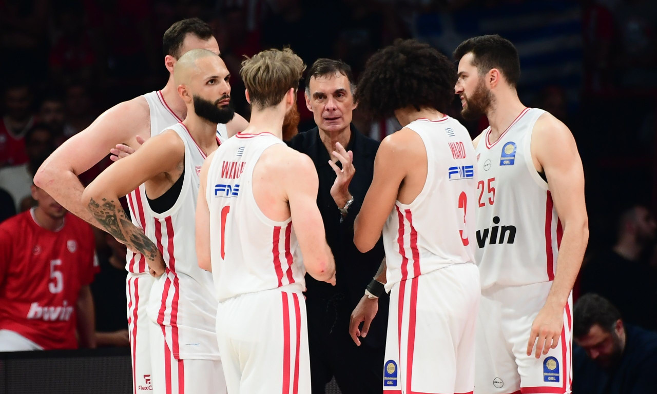 Ο... ελληνικός Ολυμπιακός δεν έβαλε δευτερόλεπτο στο παρκέ  γηγενή παίκτη