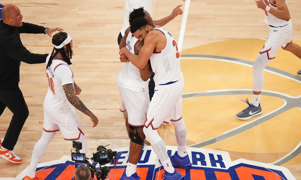 NBA Finals: Απίθανη ανατροπή των Νικς από το -29 – Νίκη επί των Σπερς και προβάδισμα τίτλου με 3-1