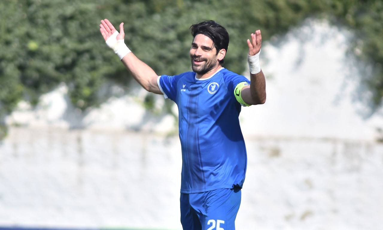 Ανανέωσε ο Λουκίνας - Κρατάει το «κανόνι» της η Νίκη Βόλου