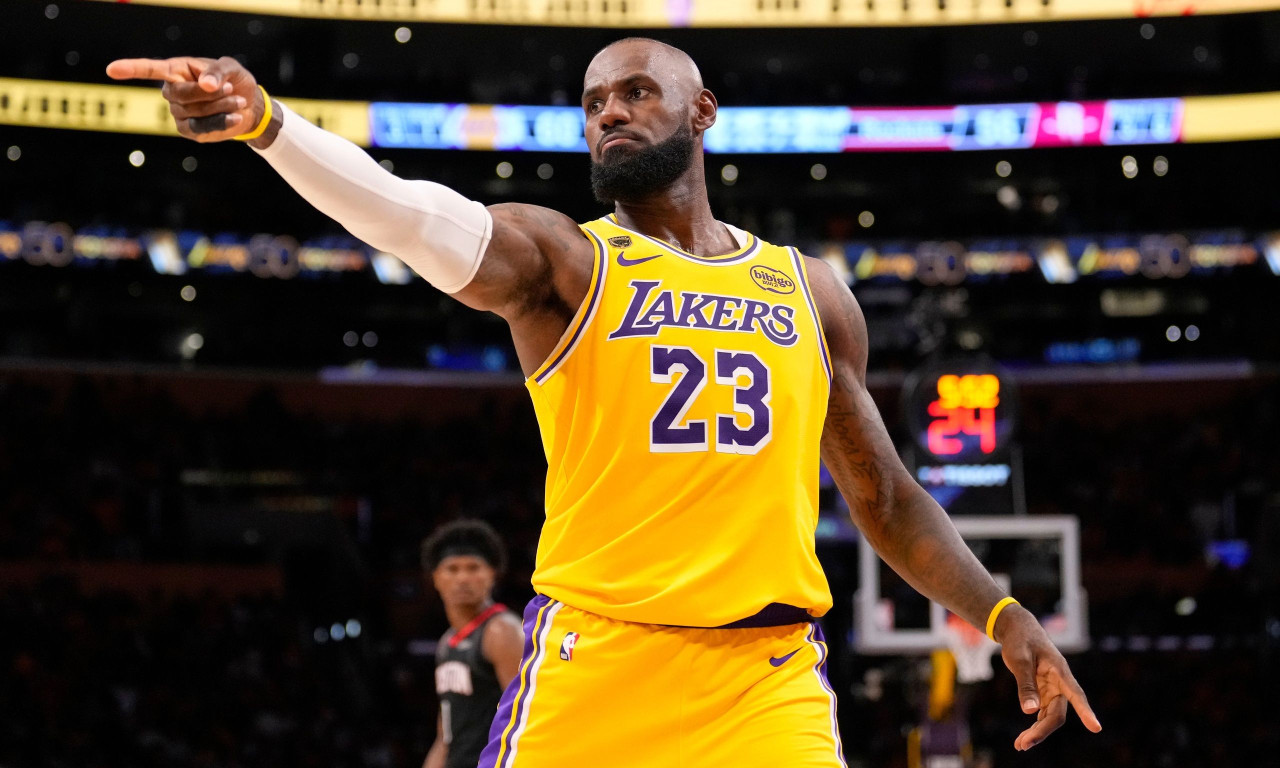 NBA: «Διατεθειμένος να ρίξει τις απαιτήσεις του ο Λεμπρόν για να μείνει στους Λέικερς»