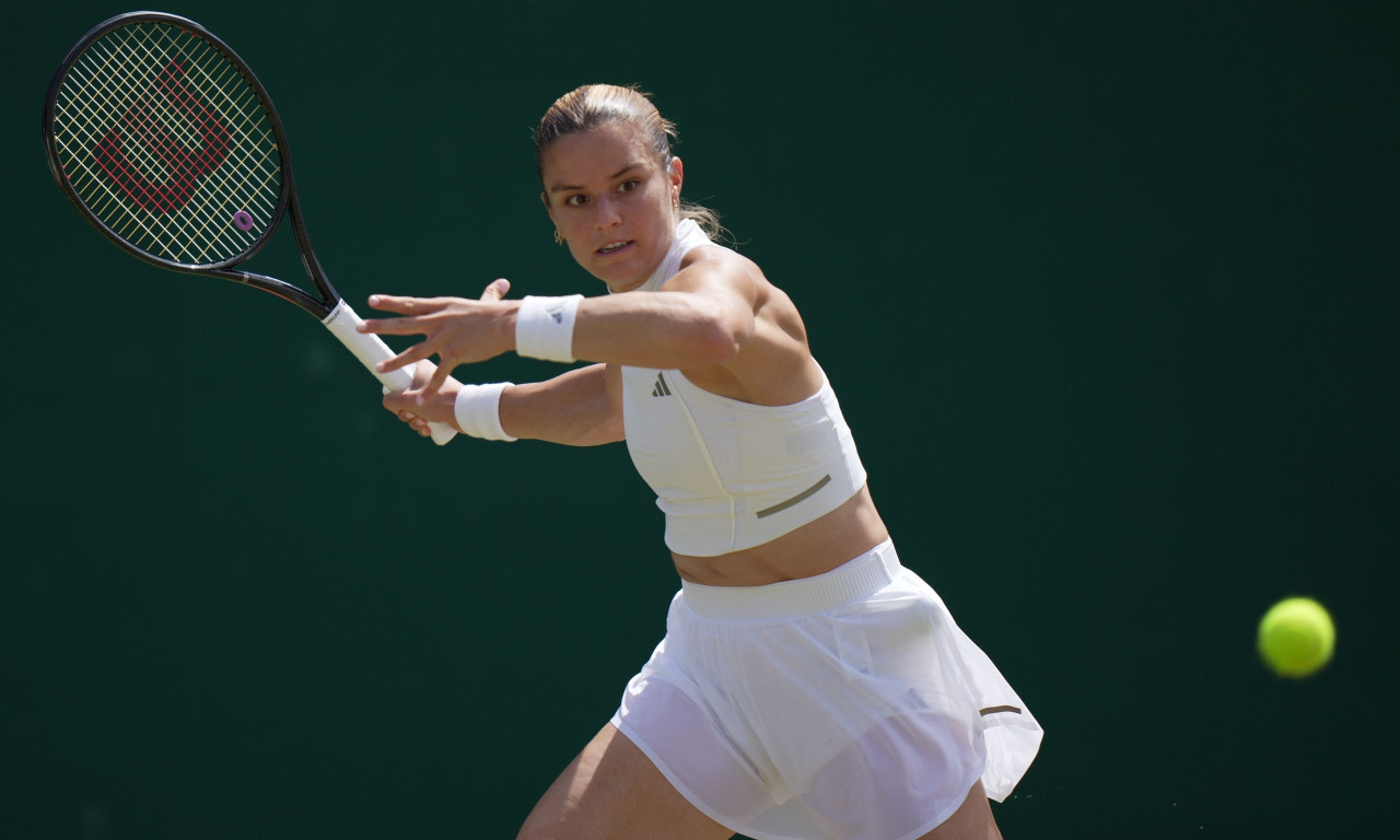 Wimbledon: Ήττα και αποκλεισμός με... κατεβασμένα χέρια για τη Σάκκαρη