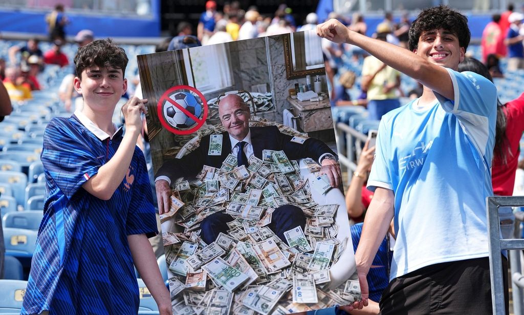«Τριγμοί» στη FIFA: Χώρες επανεξετάζουν τη στήριξή τους σε Ινφαντίνο μετά την υπόθεση Μπαλογκάν