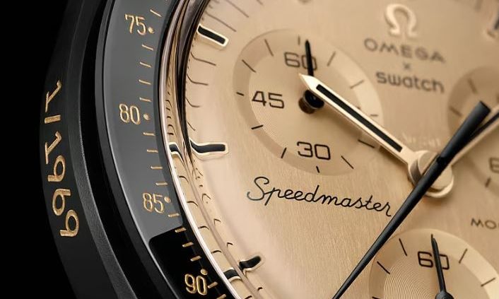 Το νέο Omega x Swatch MoonSwatch έγινε το πιο συλλεκτικό ρολόι του καλοκαιριού