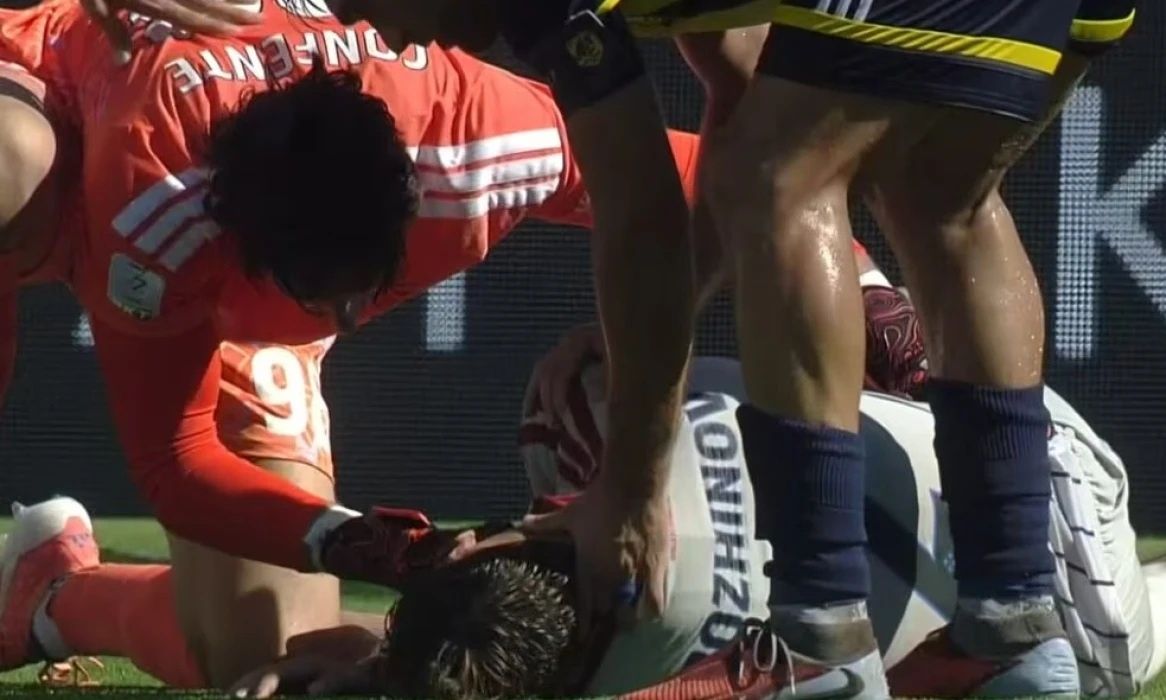Serie B: «Πάγωσαν» με Μποζίνοβ - Κατέρρευσε ο αμυντικός της Πίζα και μεταφέρθηκε στο νοσοκομείο