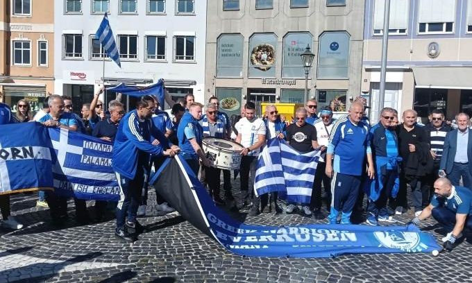 Γερμανία - Ελλάδα: «Γαλανόλευκο» πάρτι στο Άουγκσμπουργκ με πάνω από 6.000 Έλληνες (video)