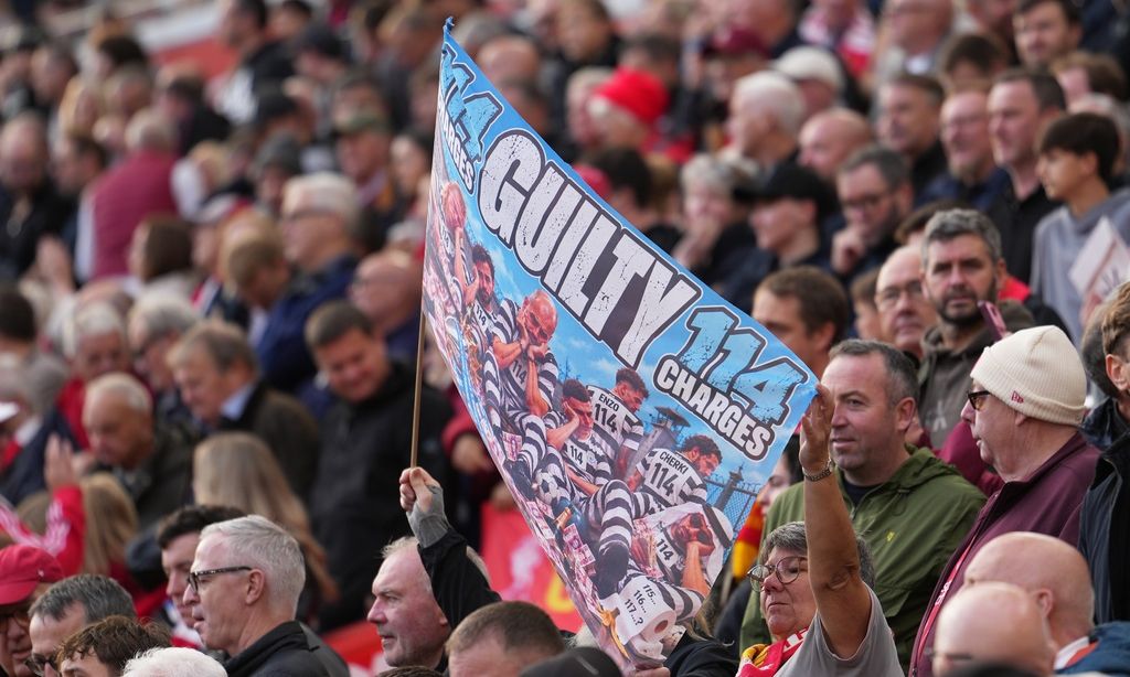 Premier League: Τα επικά πανό των φίλων της Λίβερπουλ για να πικάρουν την Σίτι