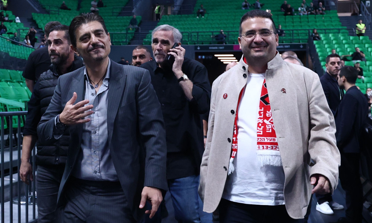 Αποθέωση για τον Δημήτρη Γιαννακόπουλο - Στο T-Center με τον Όφερ Γιανάι (video)