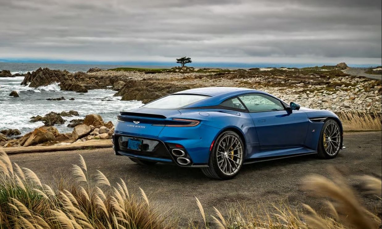 Aston Martin DB12 S: Ο βρετανικός τρόπος για να νιώσεις σαν τον James Bond