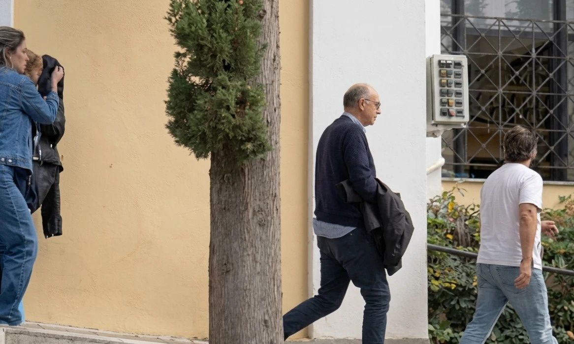 Κάγκελα, κάγκελα, κάγκελα...παντού