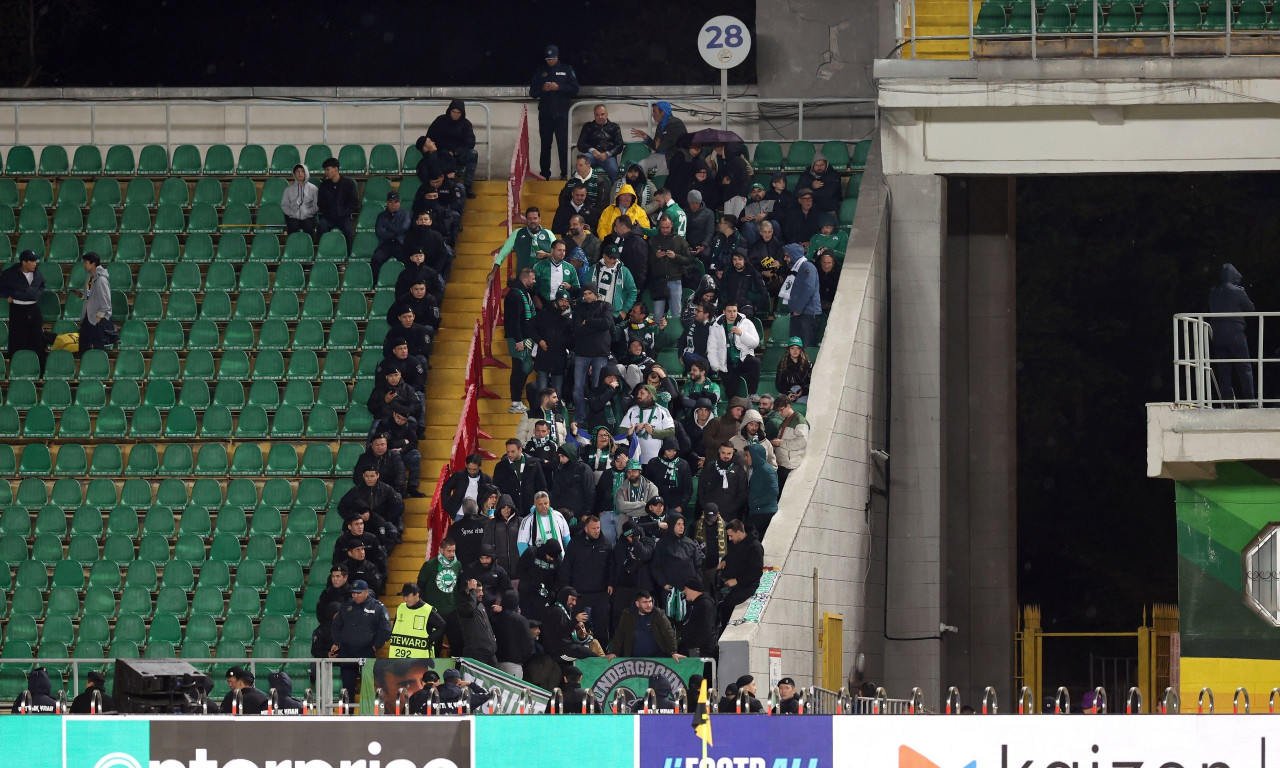 Καϊράτ - Παναθηναϊκός: Οι ηρωικοί 200 οπαδοί του «τριφυλλιού» πήραν θέση στο γήπεδο