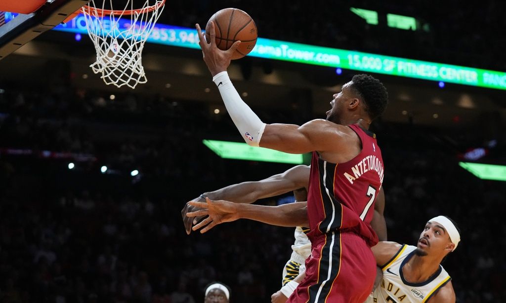 Γιάννης Αντετοκούνμπο: Τα «όργια» του «Greek Freak» - Τα highlights από το τριπλ νταμπλ του
