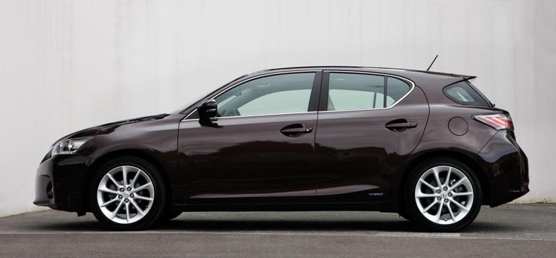 Η Κάιλι Μινόγκ είναι το νέο πρόσωπο της Lexus