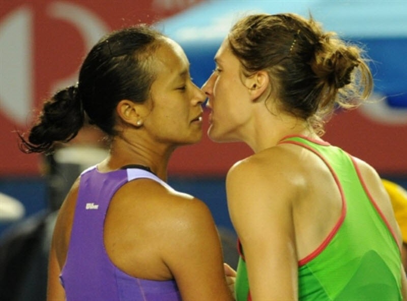 Τα «καυτά» σορτς, το φιλί και ο θυμός