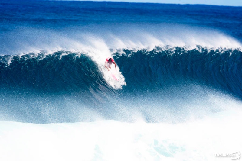 O John Florence κερδίζει το 2011 Volcom Pipe Pro