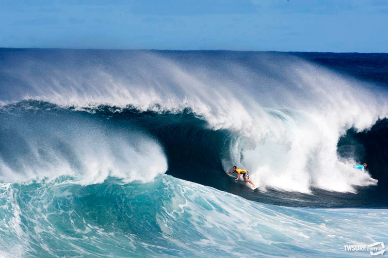 O John Florence κερδίζει το 2011 Volcom Pipe Pro