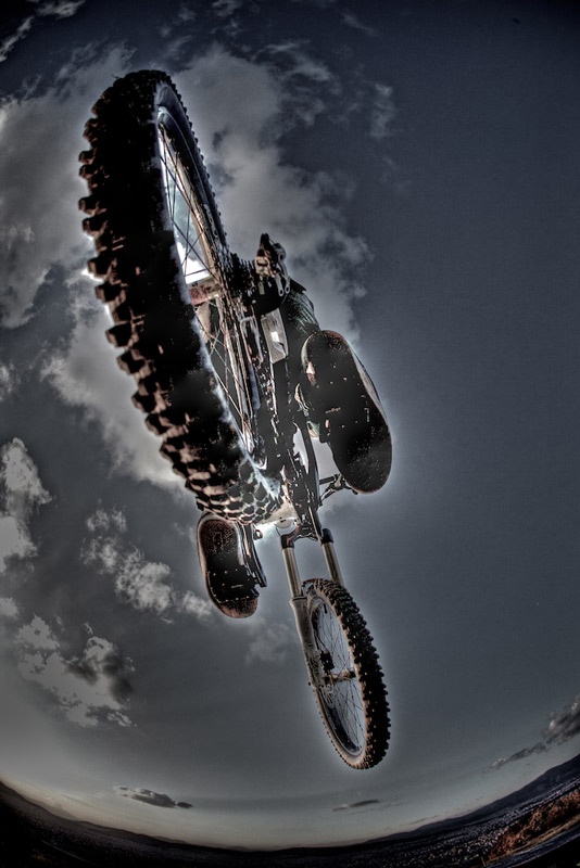 Καταβάσεις με downhill στο κέντρο της Αθήνας