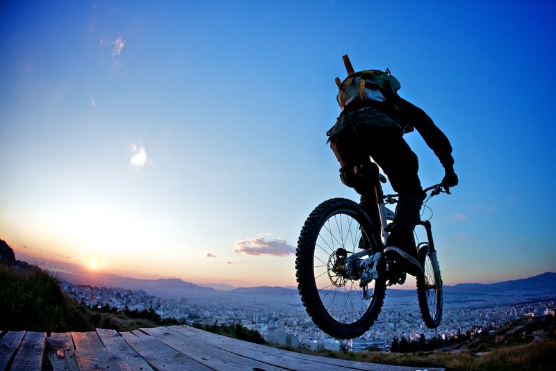 Καταβάσεις με downhill στο κέντρο της Αθήνας